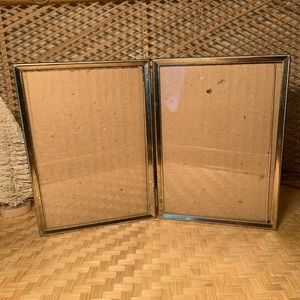 VINTAGE DOUBLE HINGED GOLD PICTURE FRAME